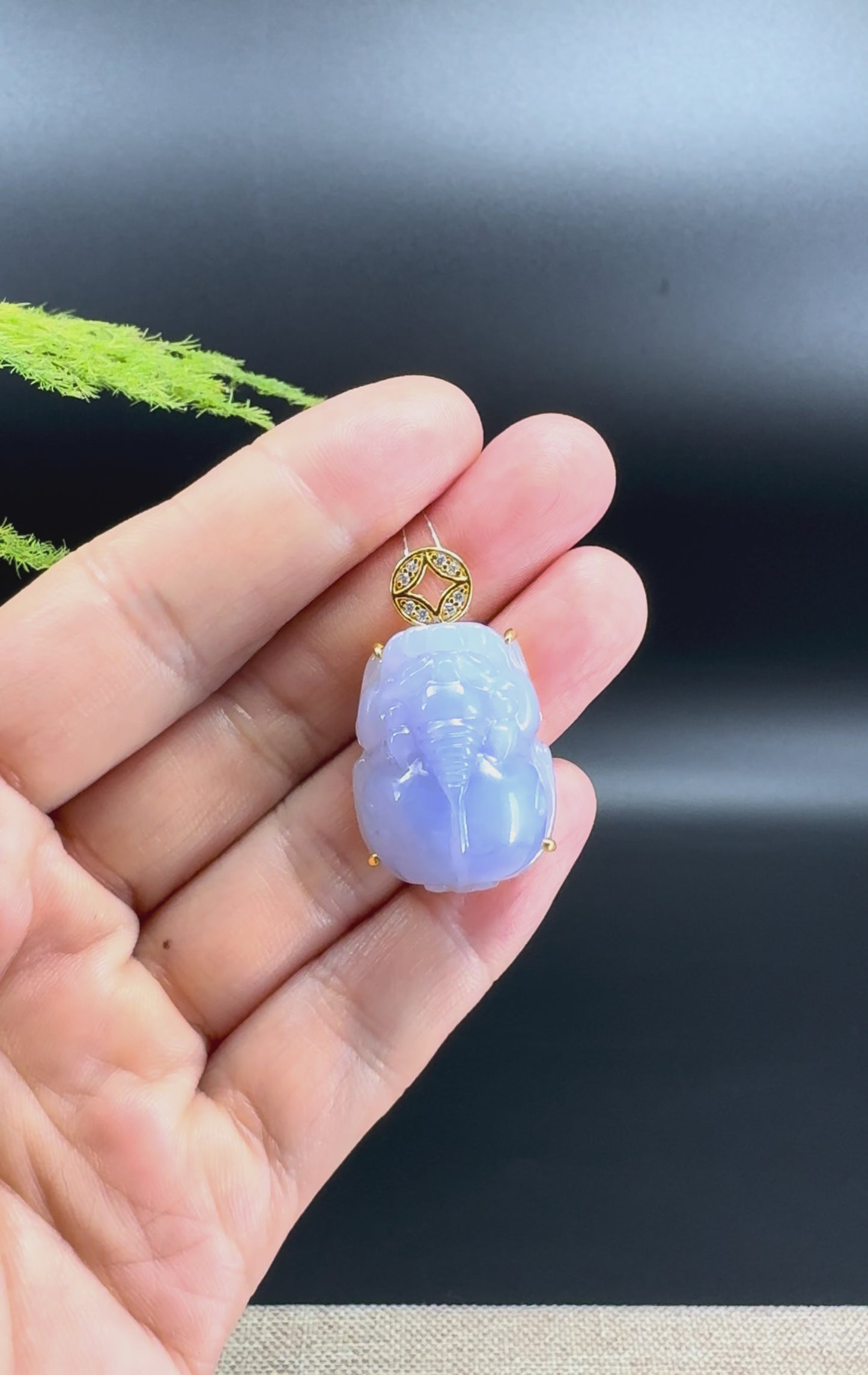 Load and play video in Gallery viewer, RealJade® Co. 18K Yellow Gold Genuine Lavender Jadeite Jade PiXiu Pendant
