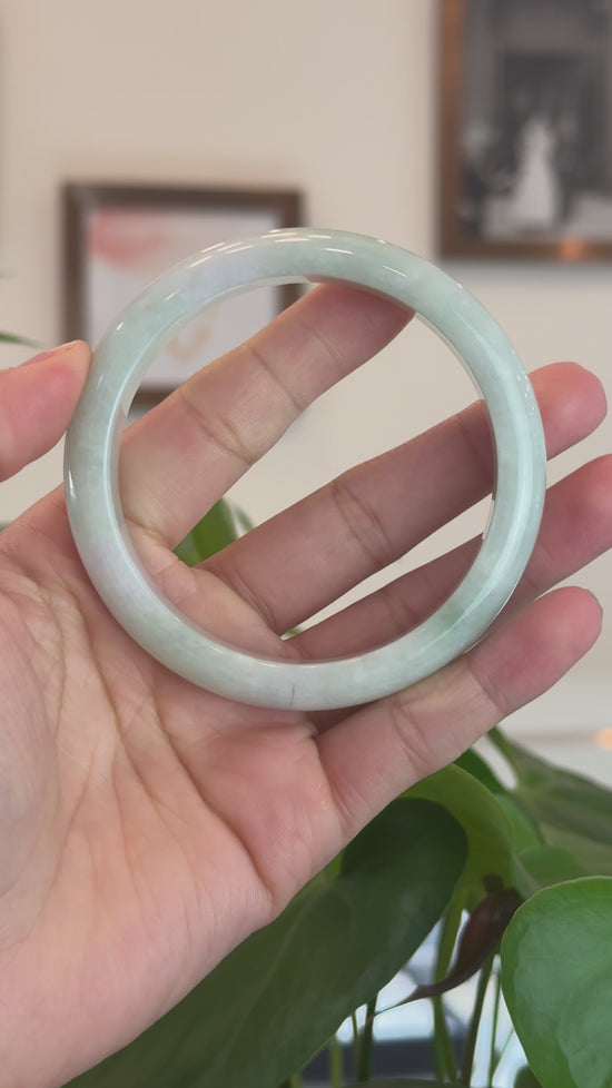 Load and play video in Gallery viewer, RealJade Co.® &amp;quot;Classic&amp;quot; Genuine Jadeite Jade White-Green Bangle Bracelet (62.48mm) #T265
