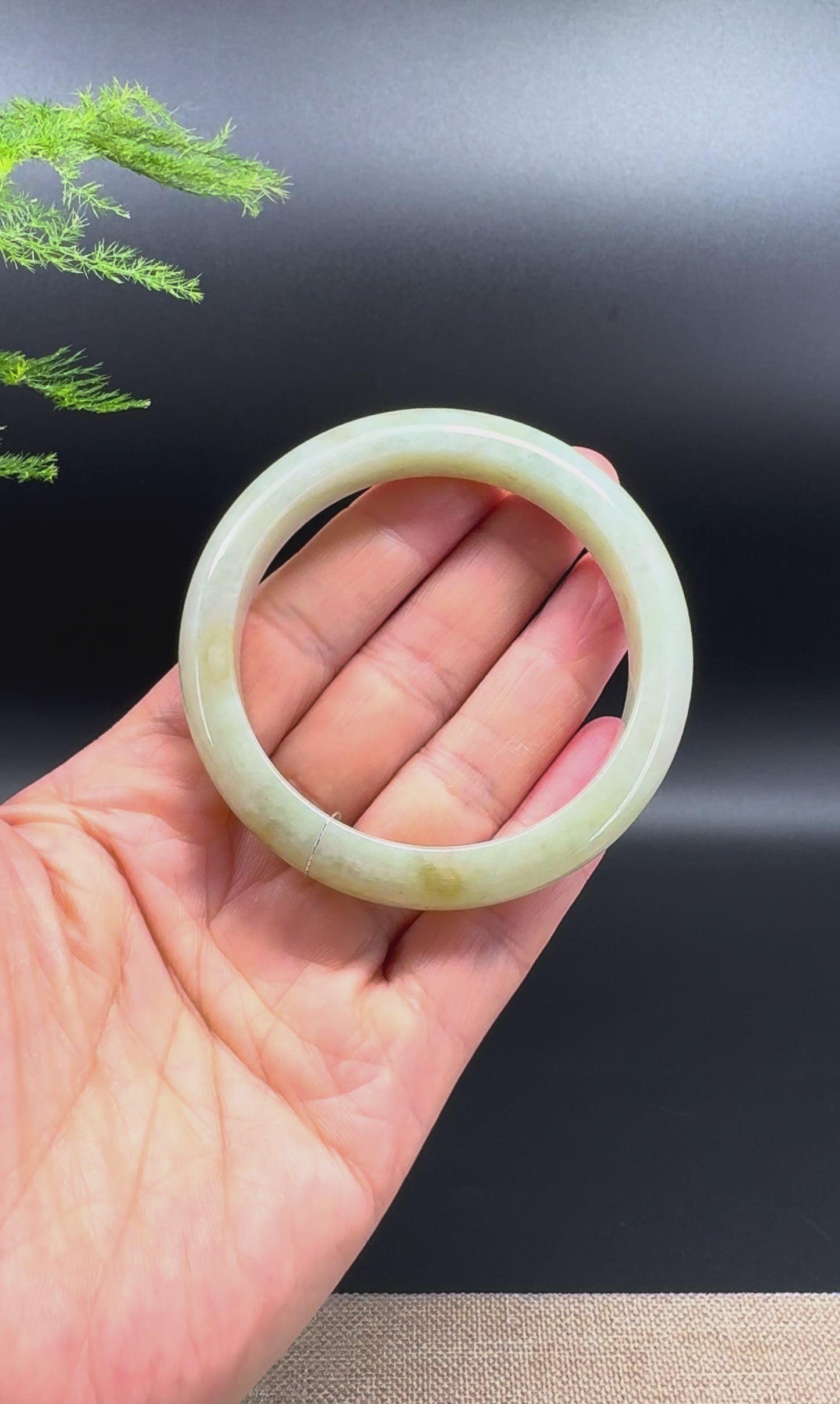 Load and play video in Gallery viewer, Genuine Burmese Yellow Jade Jadeite Bangle Bracelet ( 54.9mm )
