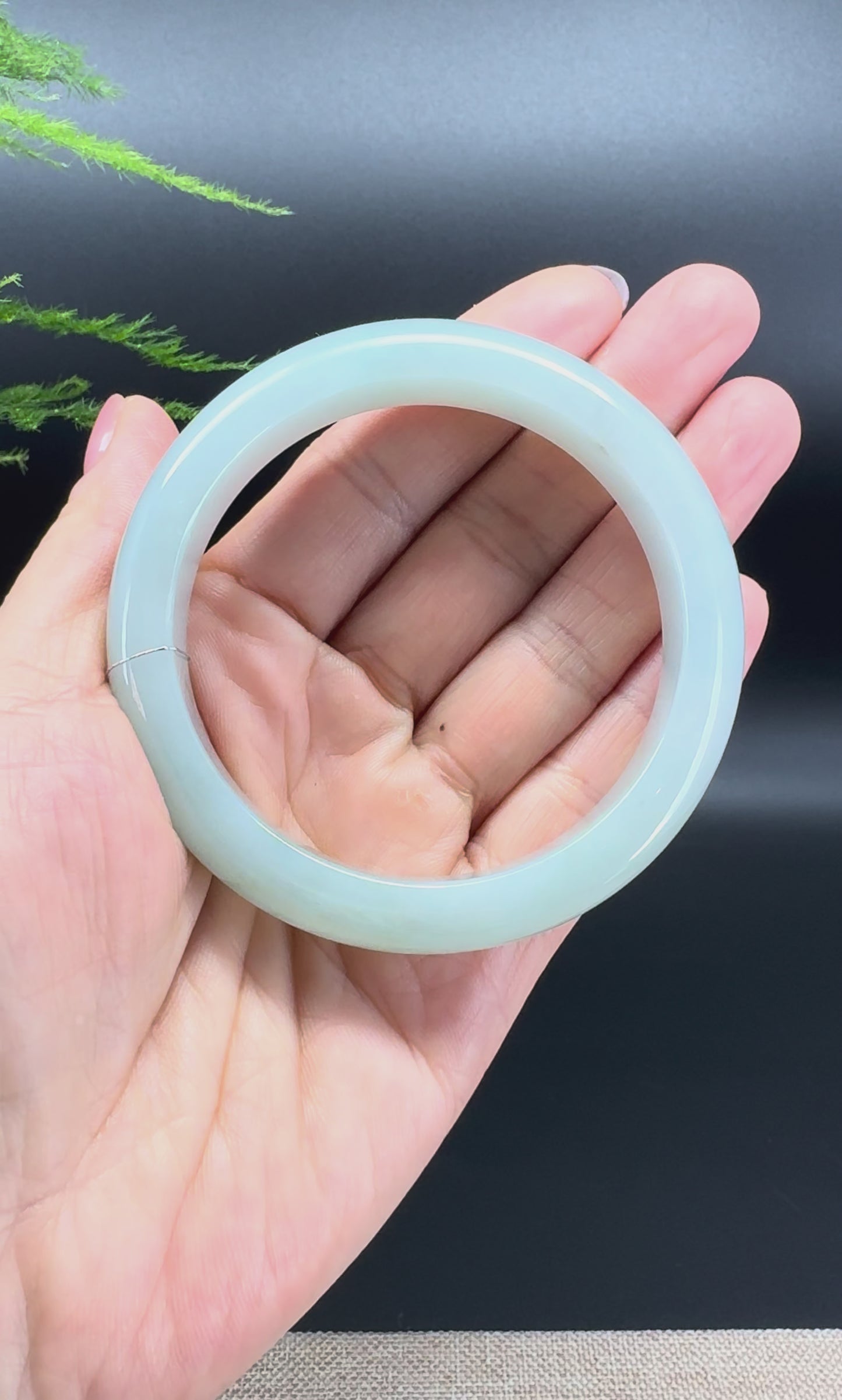 Load and play video in Gallery viewer, Genuine Burmese Green Jade Jadeite Bangle Bracelet ( 58mm )
