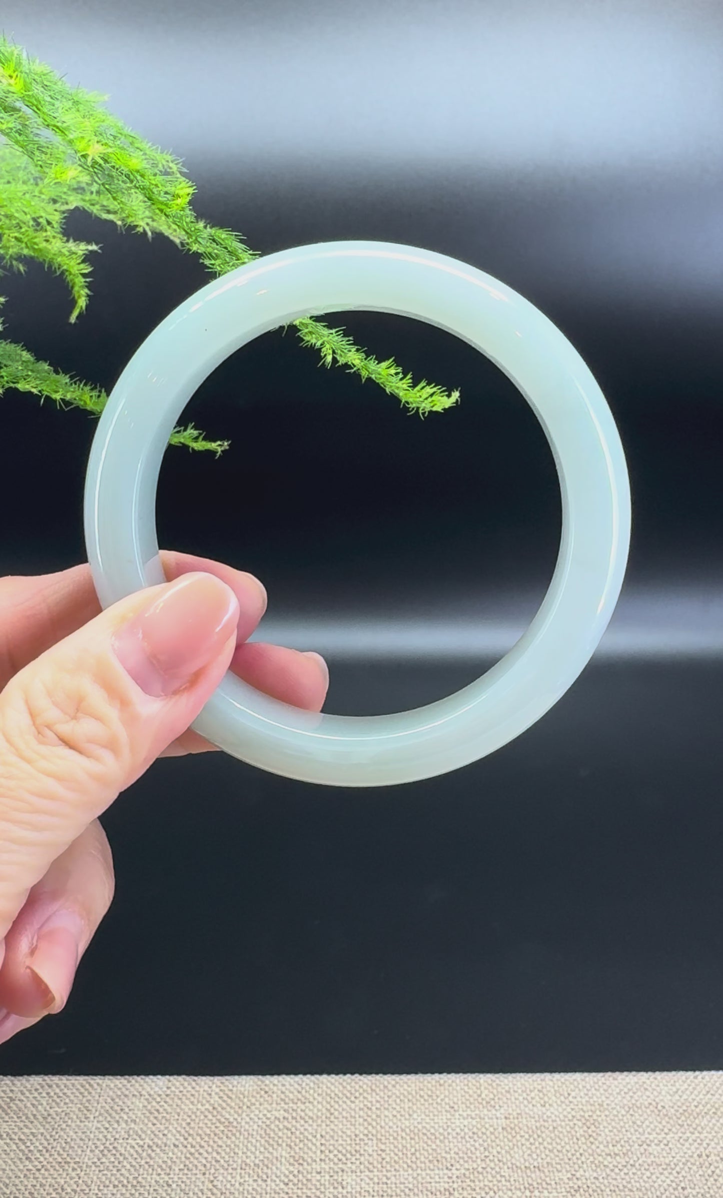 Load and play video in Gallery viewer, Genuine Burmese Green Jade Jadeite Bangle Bracelet ( 58.5mm )
