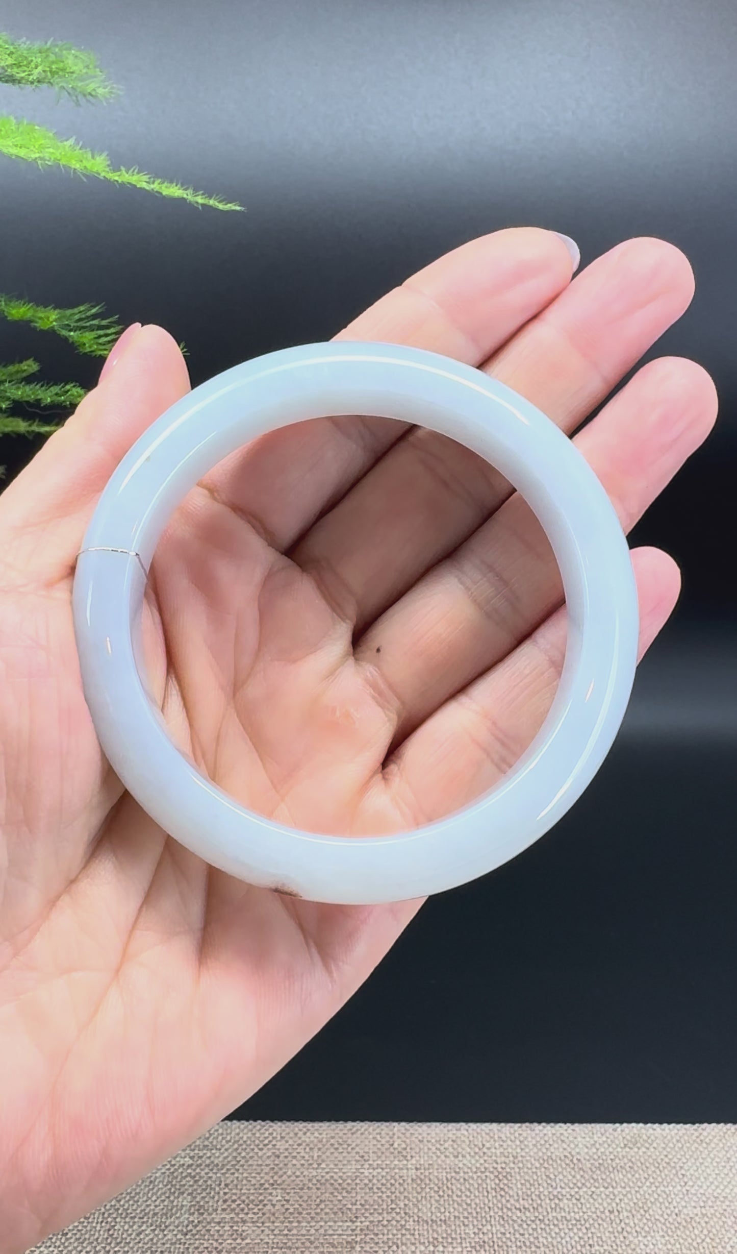 Load and play video in Gallery viewer, Genuine Burmese Green Jade Jadeite Bangle Bracelet ( 56.9mm )
