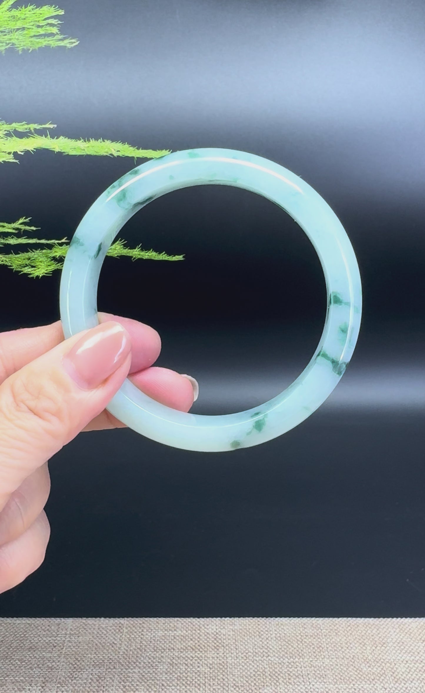 Load and play video in Gallery viewer, Genuine Burmese Green Jade Jadeite Bangle Bracelet ( 59.6mm )
