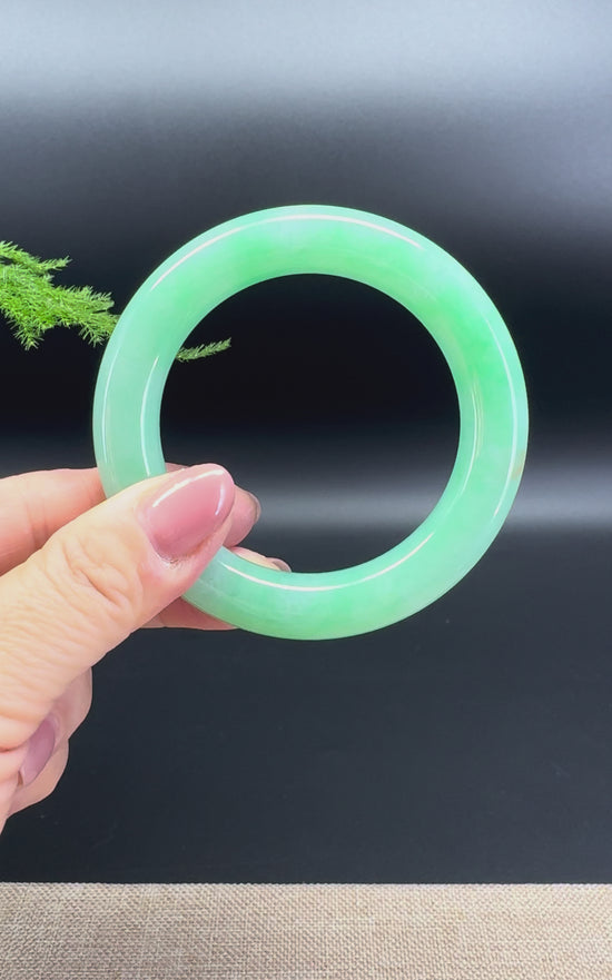 Load and play video in Gallery viewer, Genuine Burmese Spicy Green Jade Jadeite Bangle Bracelet (53.6mm)
