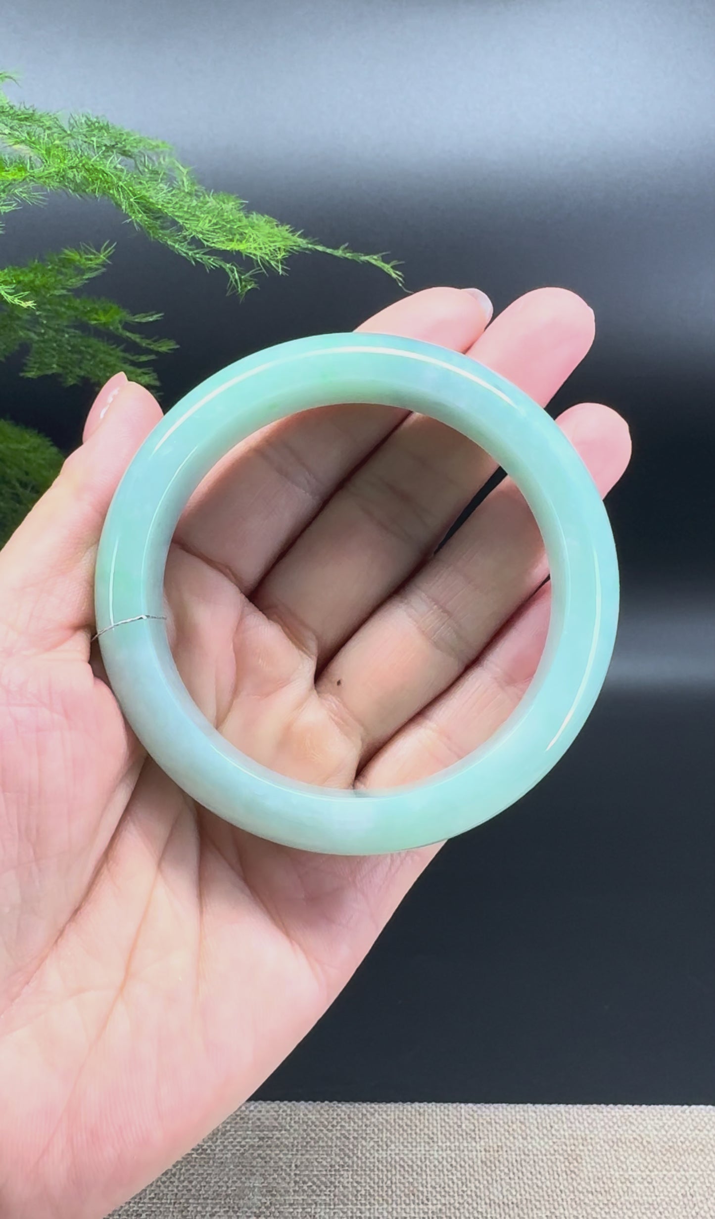 Load and play video in Gallery viewer, Genuine Burmese Green Jade Jadeite Bangle Bracelet ( 59mm )

