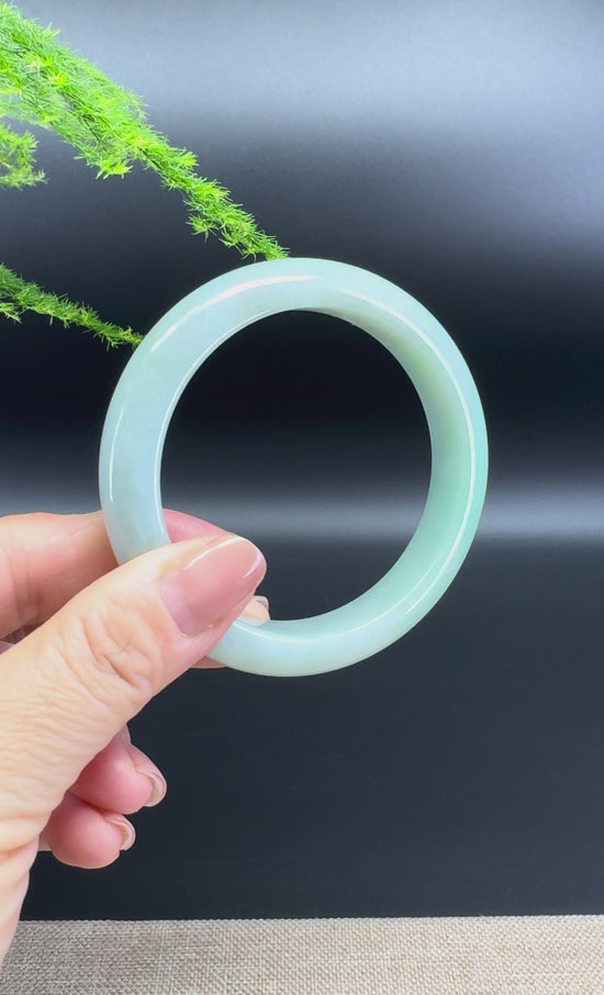 Load and play video in Gallery viewer, Genuine Burmese Apple Green Jade Jadeite Bangle Bracelet ( 57.5mm )
