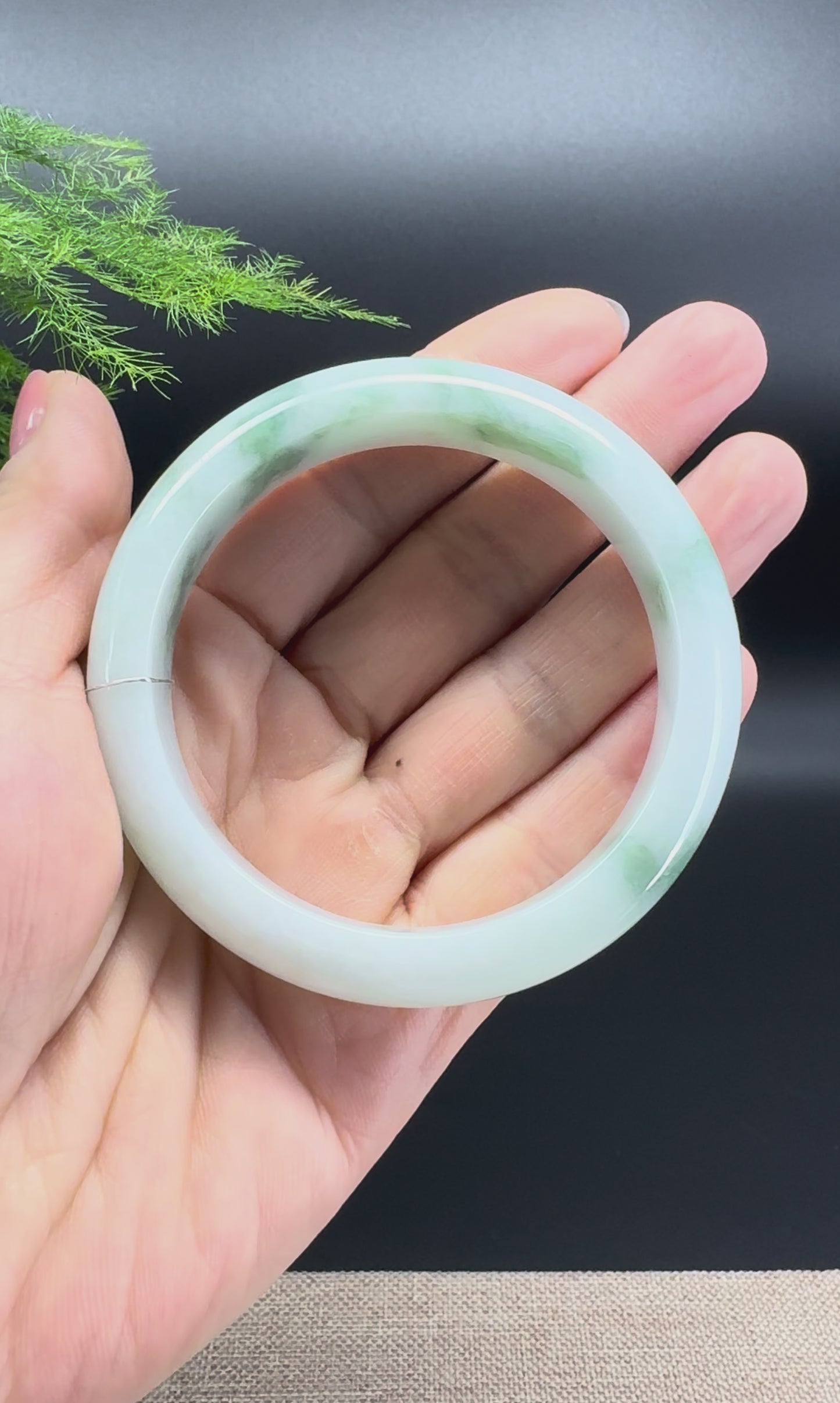 Load and play video in Gallery viewer, Genuine Burmese Green Jade Jadeite Bangle Bracelet ( 55.6mm )
