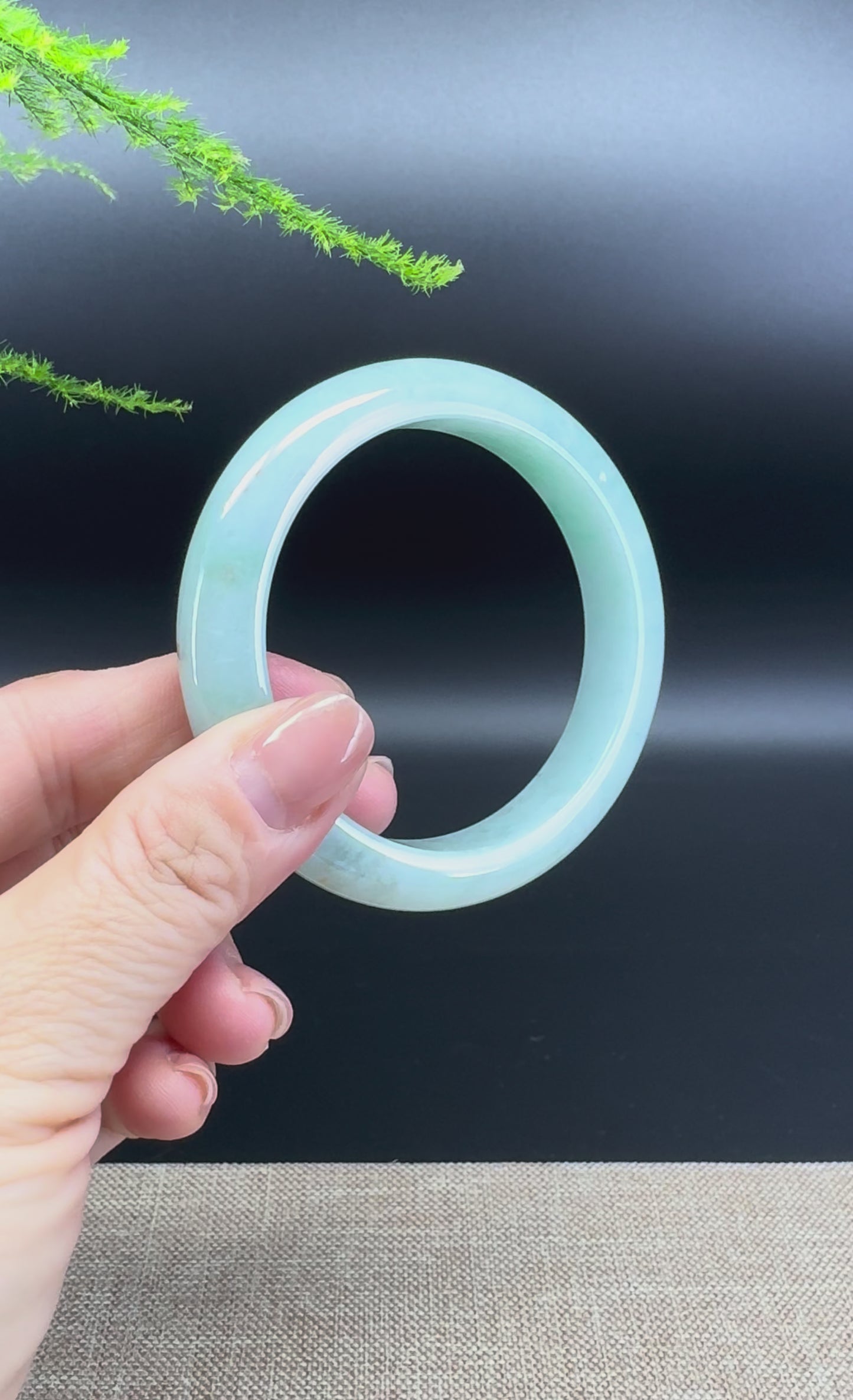 Load and play video in Gallery viewer, Genuine Burmese Green Jade Jadeite Bangle Bracelet ( 56.9mm )
