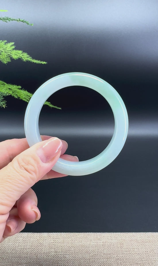Load and play video in Gallery viewer, Genuine Burmese Green Jade Jadeite Bangle Bracelet ( 52.6mm )
