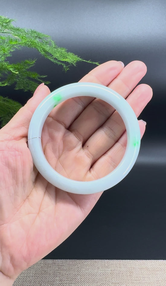 Load and play video in Gallery viewer, Genuine Burmese Green Jade Jadeite Bangle Bracelet (57.7mm)
