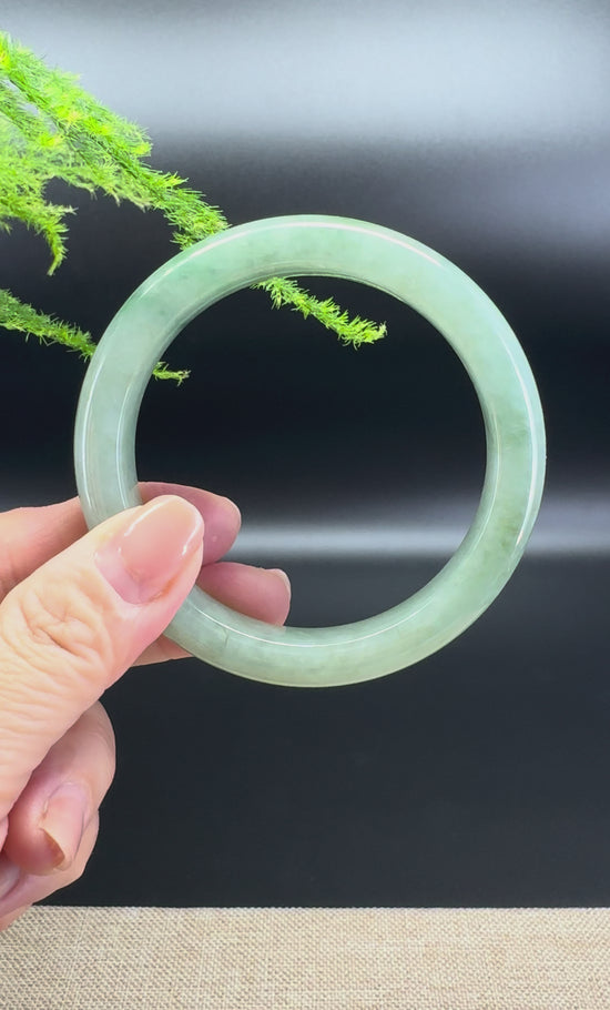 Load and play video in Gallery viewer, Genuine Burmese Spicy Green Jade Jadeite Bangle Bracelet ( 58.7mm )
