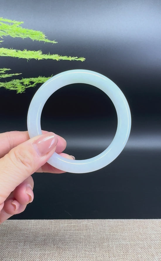 Load and play video in Gallery viewer, Genuine Burmese Green Jade Jadeite Bangle Bracelet ( 54.9mm )
