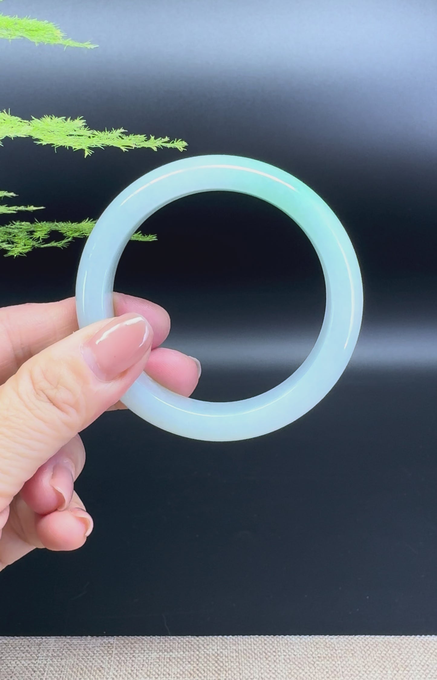 Load and play video in Gallery viewer, Genuine Burmese Green Jade Jadeite Bangle Bracelet (54.9mm)
