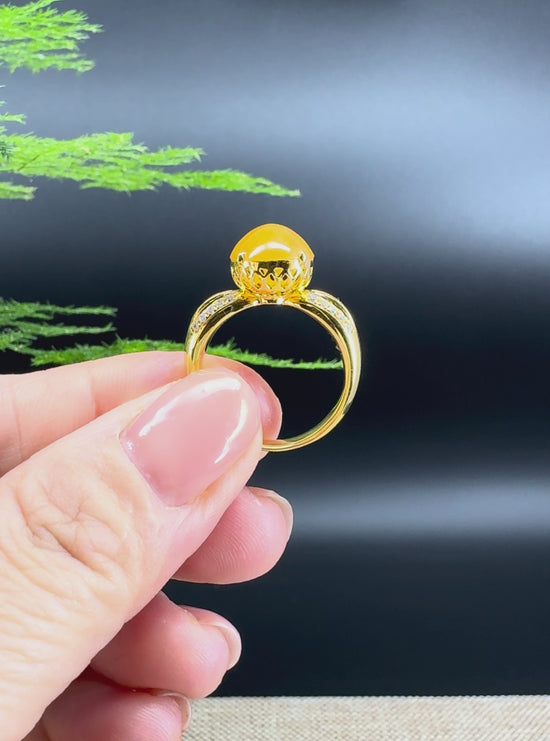 Load and play video in Gallery viewer, RealJade® &amp;quot;Signature Signet&amp;quot; 18K Yellow Gold Honey Yellow Jadeite Jade Diamonds Classic Ring
