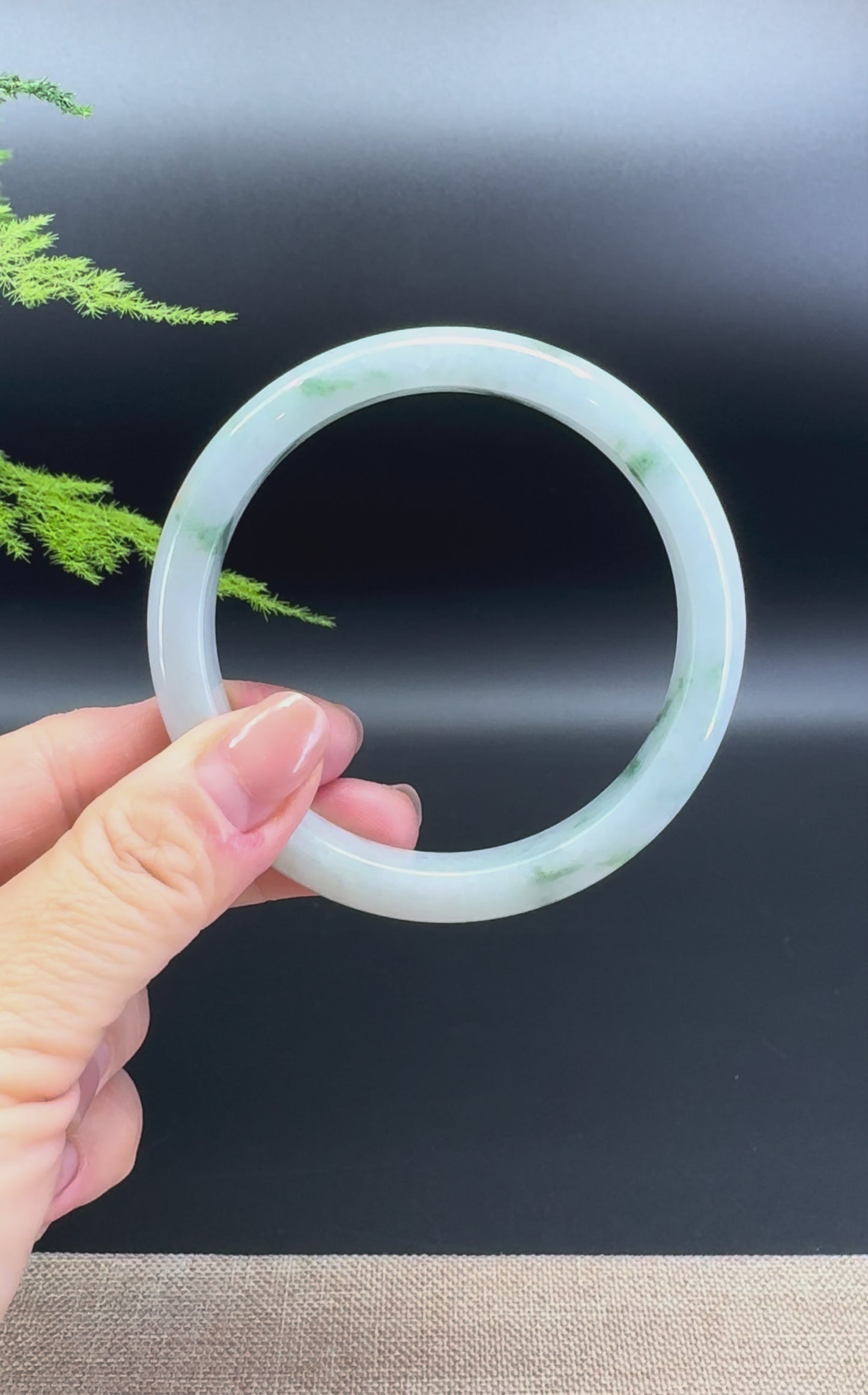 Load and play video in Gallery viewer, Genuine Burmese Green Jade Jadeite Bangle Bracelet ( 62.9mm )

