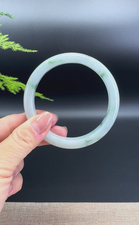 Load and play video in Gallery viewer, Genuine Burmese Green Jade Jadeite Bangle Bracelet ( 62.9mm )
