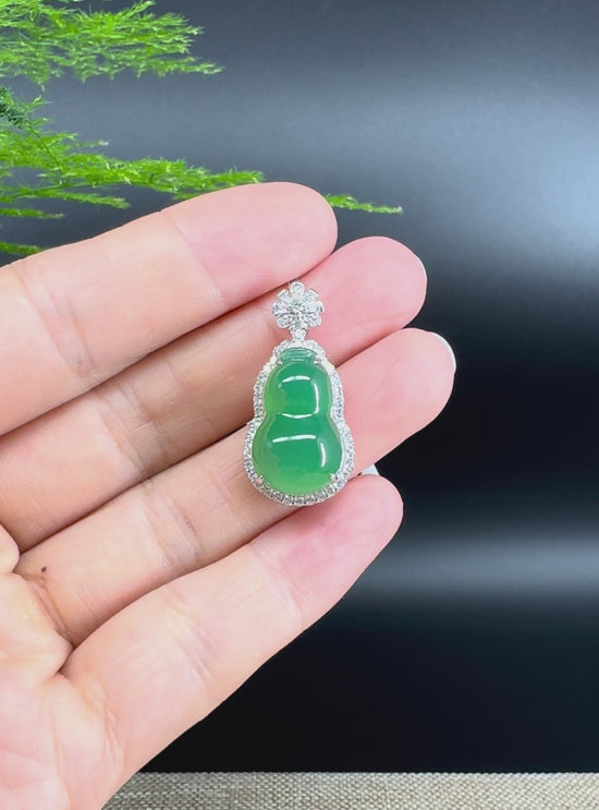 Load and play video in Gallery viewer, RealJade® Co. Genuine Green Jadeite Jade Good Luck Hulu Bottle Gourd Necklace With 18K White Gold Bail
