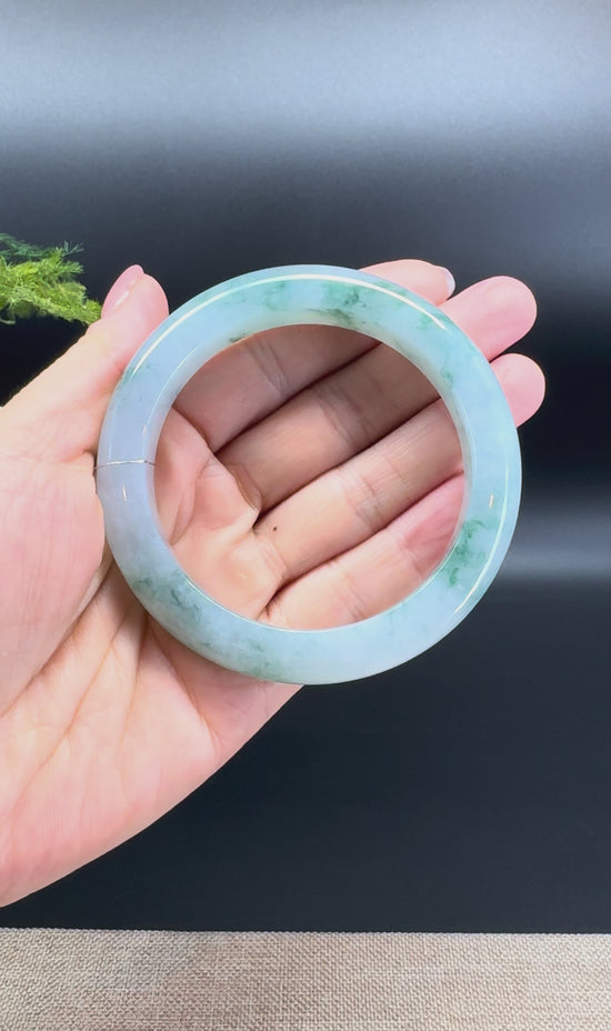Load and play video in Gallery viewer, Genuine Burmese Green Jade Jadeite Bangle Bracelet ( 58.3mm )
