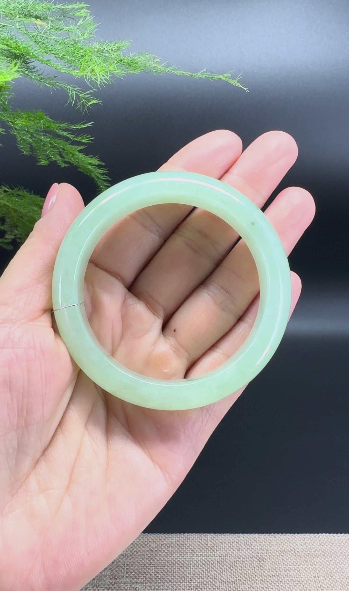 Load and play video in Gallery viewer, Genuine Burmese Green Jade Jadeite Bangle Bracelet (53.3mm)
