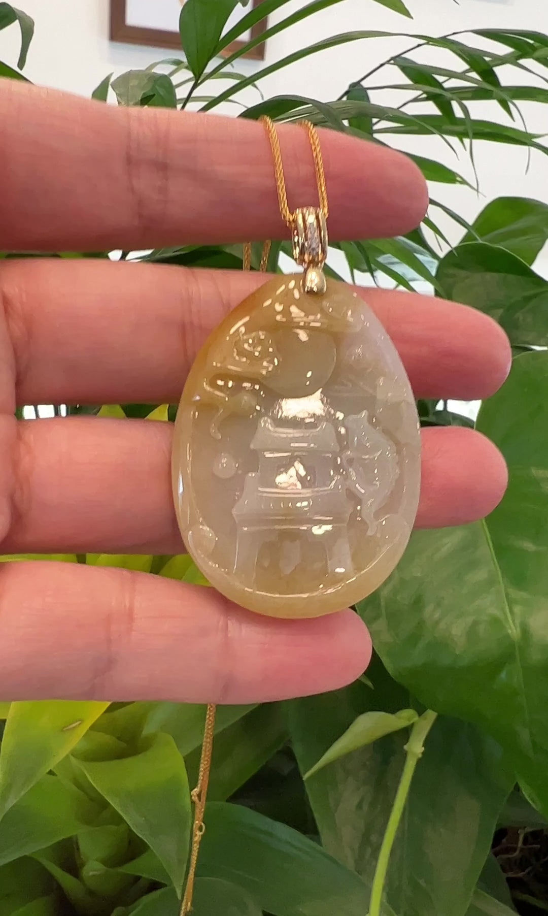Load and play video in Gallery viewer, Genuine Yellow White Jadeite Jade Fish Pendant Necklace With 14K White Gold Diamond Bail
