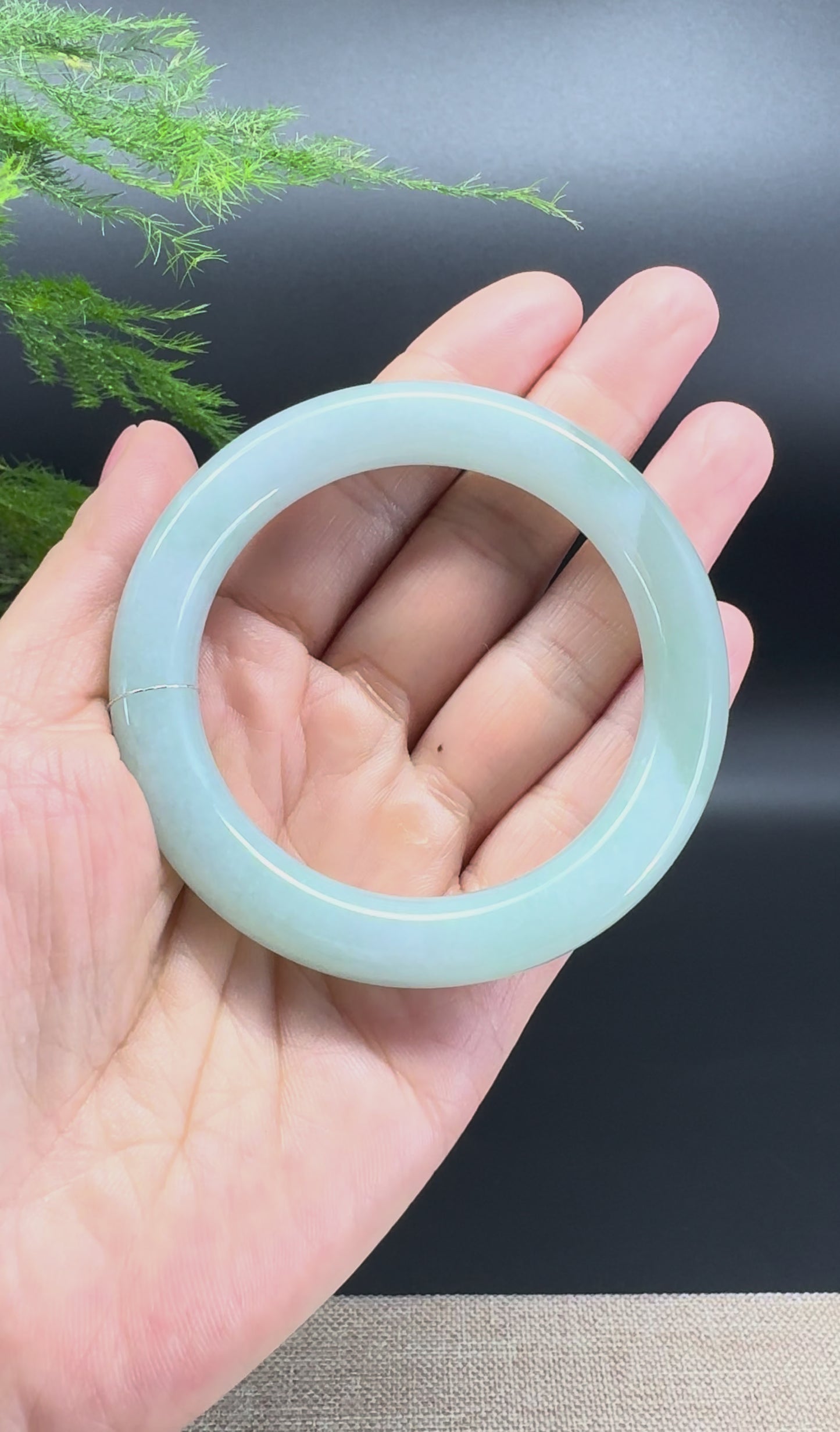 Load and play video in Gallery viewer, Genuine Burmese Green Jade Jadeite Bangle Bracelet ( 53.6mm )
