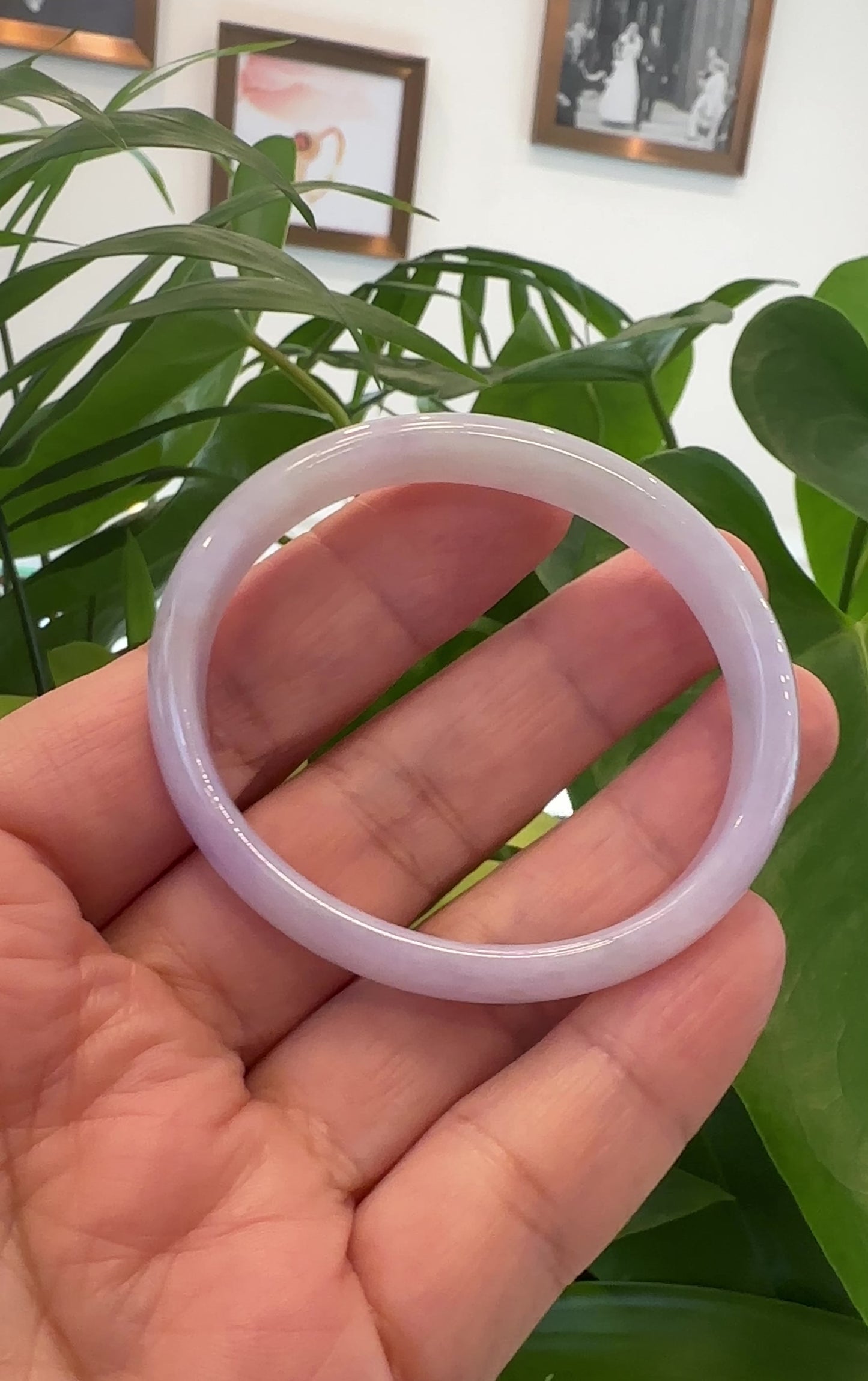 Load and play video in Gallery viewer, High-quality Lavender Natural Burmese Jadeite Jade Oval Bangle (53.36 mm ) #T019

