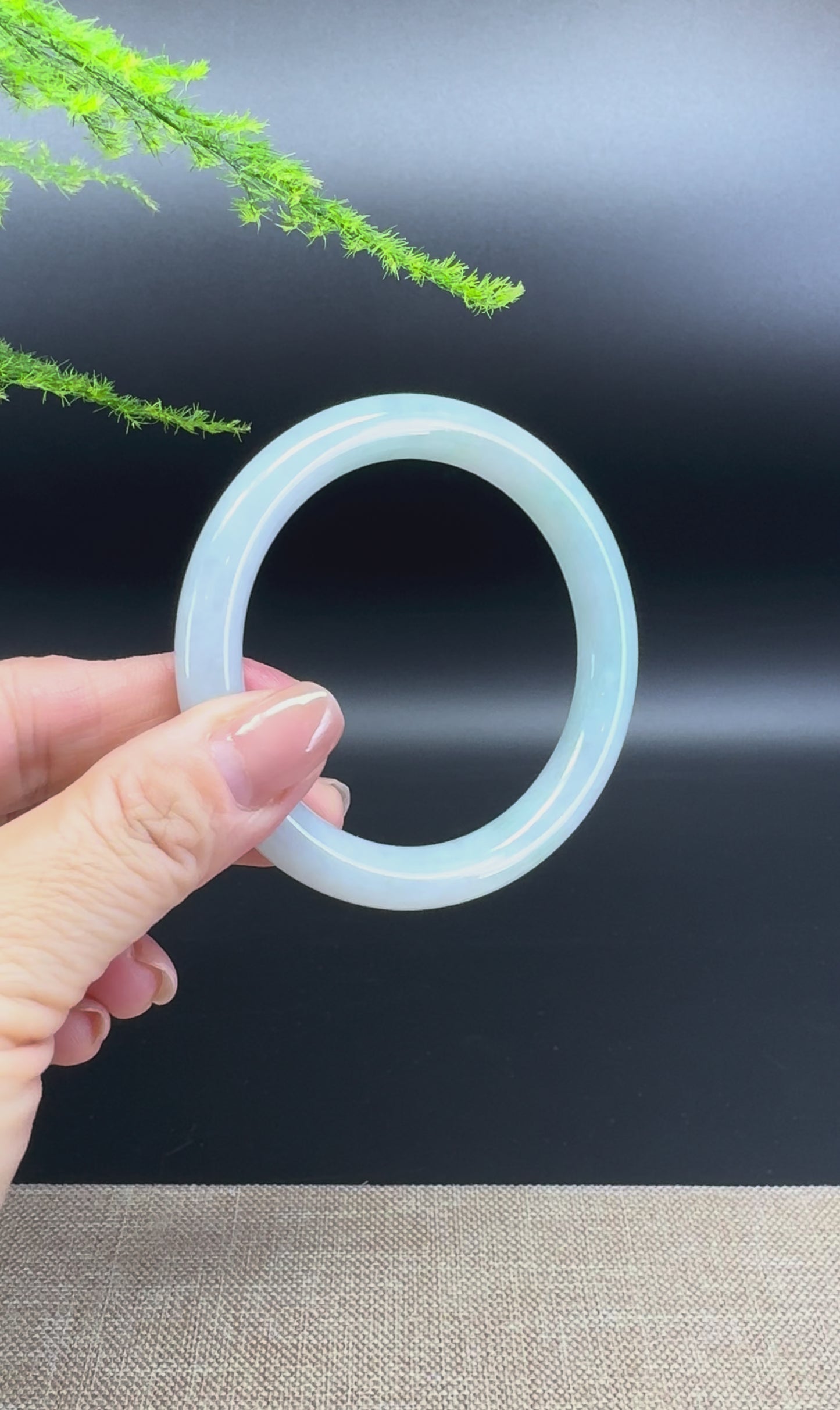 Load and play video in Gallery viewer, Genuine Burmese Green Jade Jadeite Bangle Bracelet ( 56.4mm )
