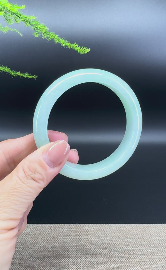 Load and play video in Gallery viewer, Genuine Burmese Green Jade Jadeite Bangle Bracelet ( 56mm )
