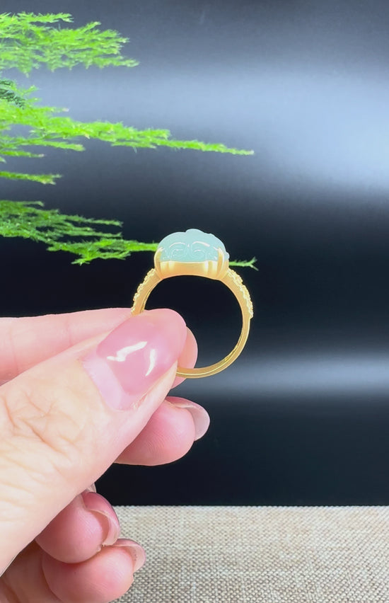 Load and play video in Gallery viewer, RealJade® &amp;quot;Signature Signet&amp;quot; 18K Yellow Gold Icy Jadeite Jade Diamonds PiXiu Ring
