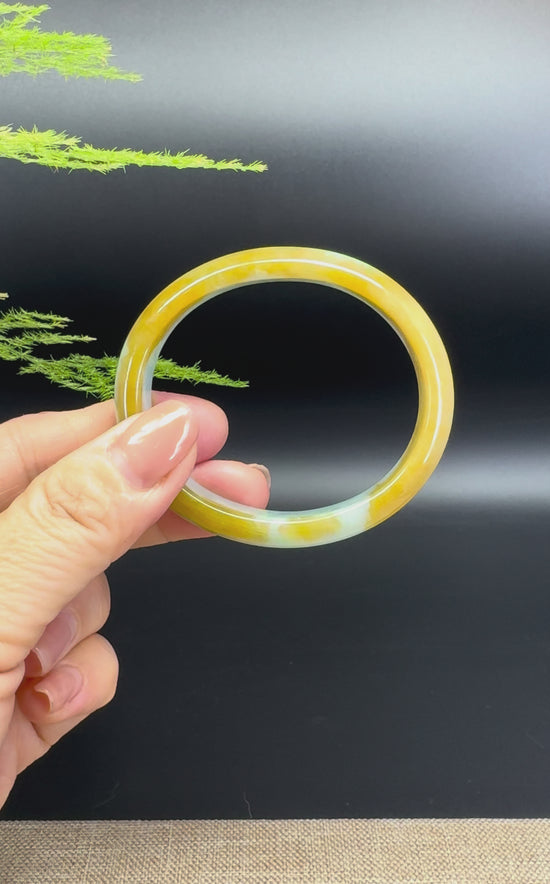 Load and play video in Gallery viewer, Genuine Burmese Yellow Green Jade Jadeite Bangle Bracelet ( 54*45.8mm )
