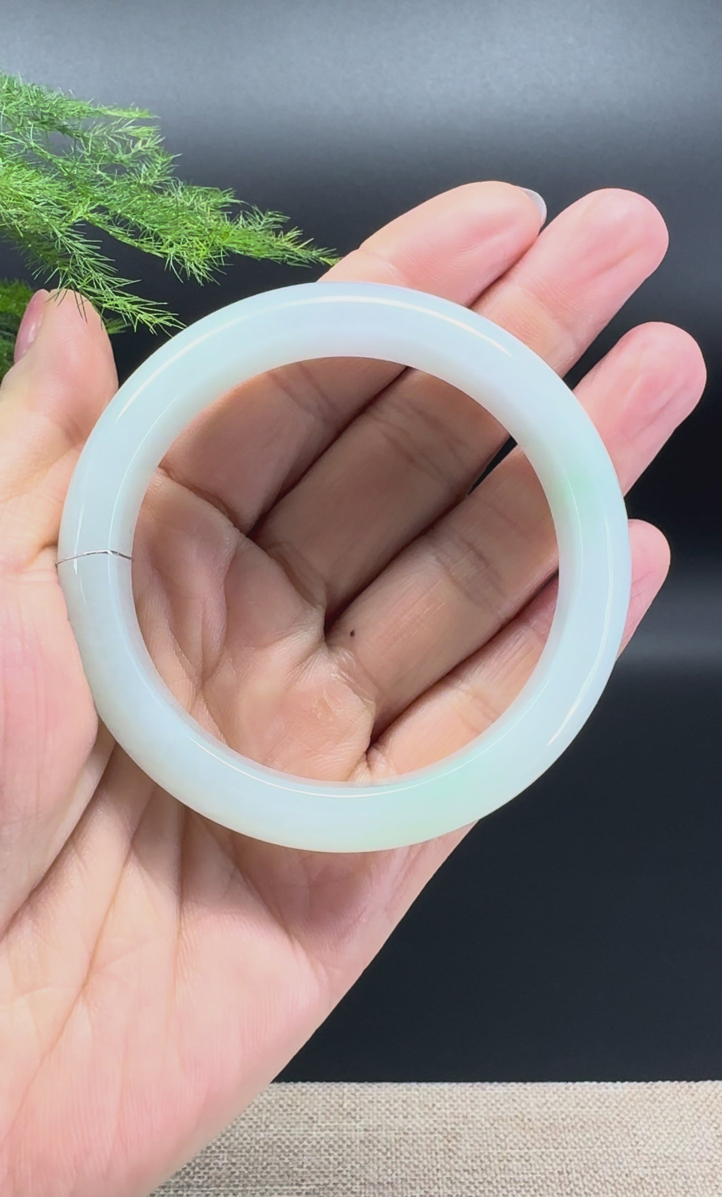 Load and play video in Gallery viewer, Genuine Burmese Green Jade Jadeite Bangle Bracelet ( 55mm )
