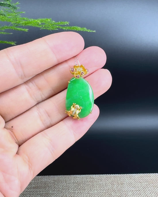 Load and play video in Gallery viewer, RealJade® Co. Genuine Green Jadeite Jade Good Lotus Leaf Necklace With 18K Yellow Gold Bail
