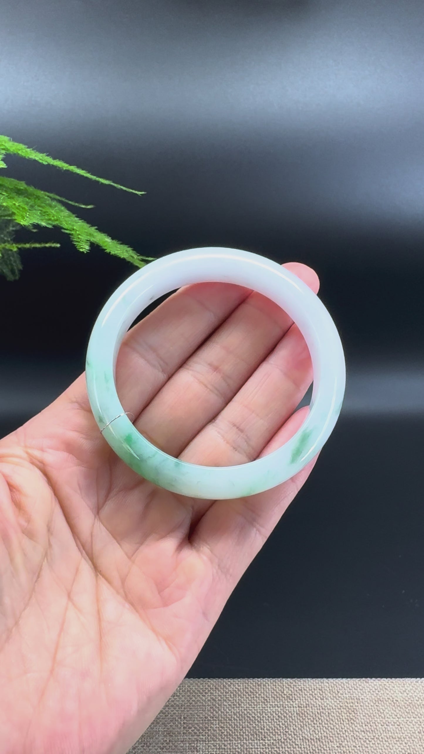 Load and play video in Gallery viewer, Genuine Burmese Green Flower Jade Jadeite Bangle Bracelet (52.7mm )
