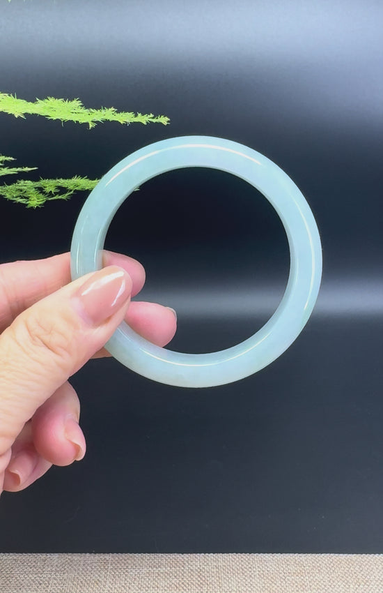 Load and play video in Gallery viewer, Genuine Burmese Green Jade Jadeite Bangle Bracelet ( 54.8mm )
