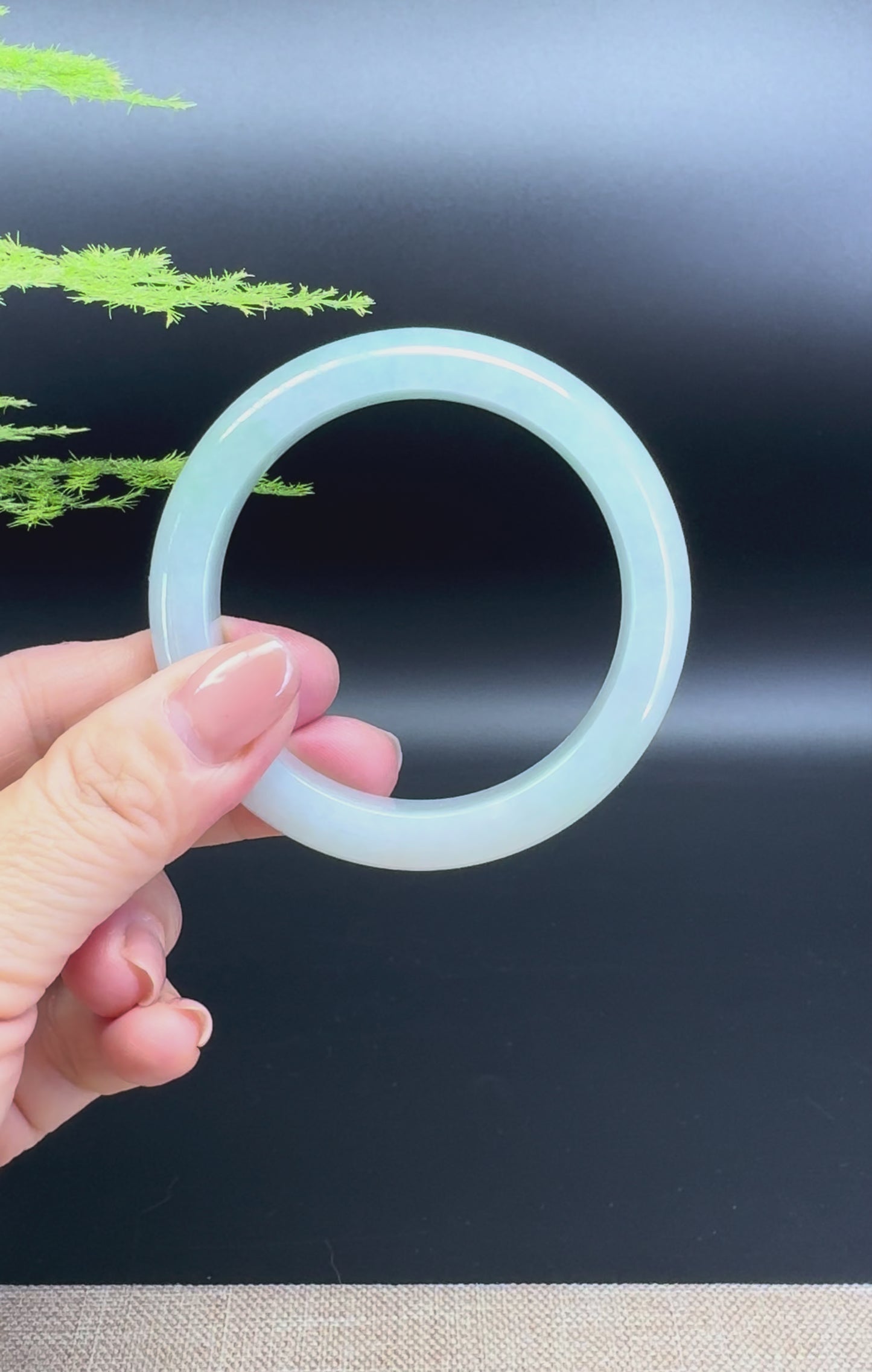 Load and play video in Gallery viewer, Genuine Burmese Green Jade Jadeite Bangle Bracelet ( 54.7mm )
