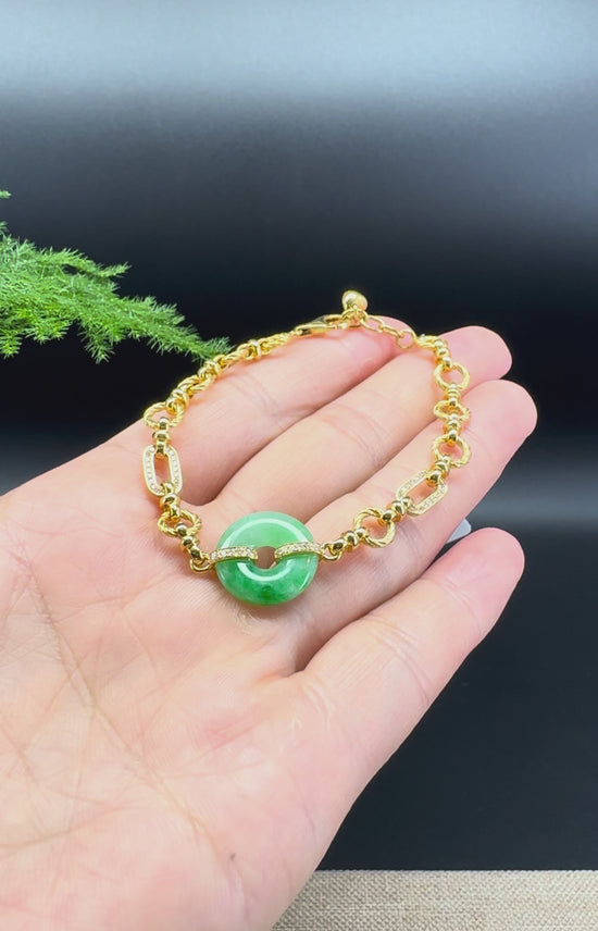 Load and play video in Gallery viewer, 18K Yellow Gold Spicy Green Jadeite Jade Koukou Bracelet With Diamonds
