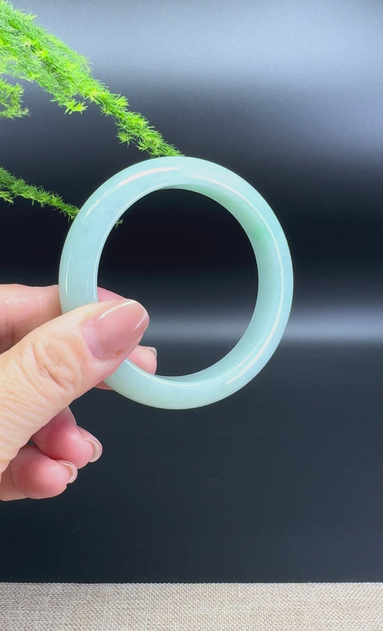 Load and play video in Gallery viewer, Genuine Burmese Green Jade Jadeite Bangle Bracelet ( 57mm )
