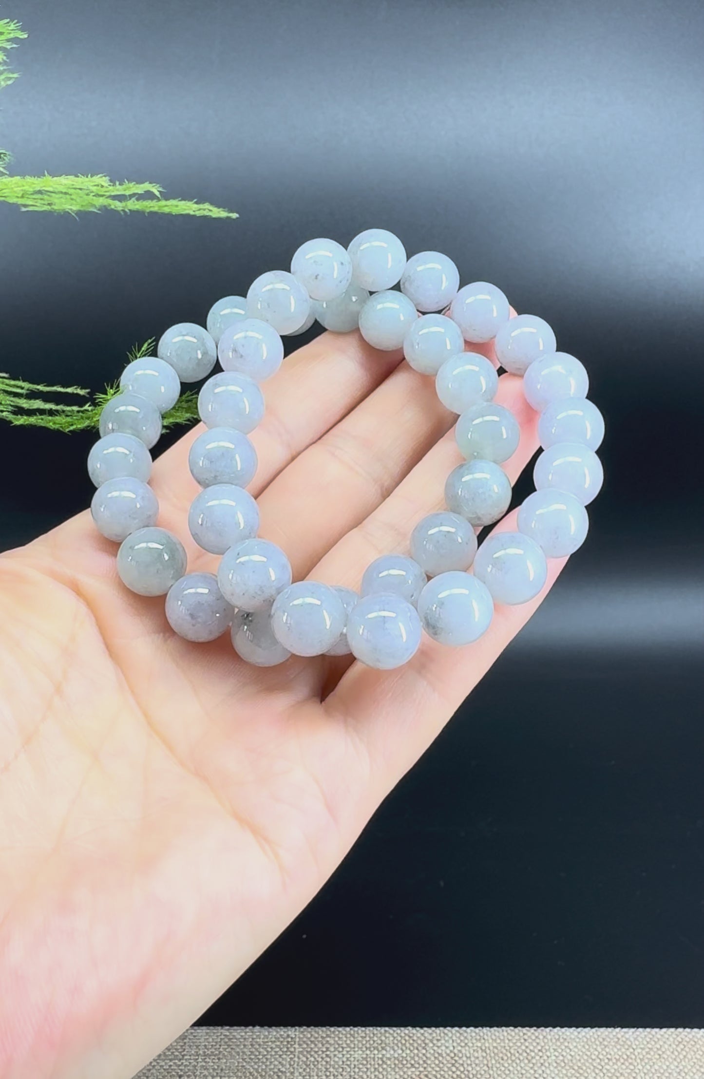 Load and play video in Gallery viewer, Natural Jadeite Jade  Round Lavender Black Beads Bracelet ( 11mm )
