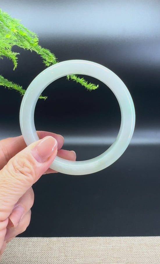 Load and play video in Gallery viewer, Genuine Burmese Green Jade Jadeite Bangle Bracelet ( 58.6mm )
