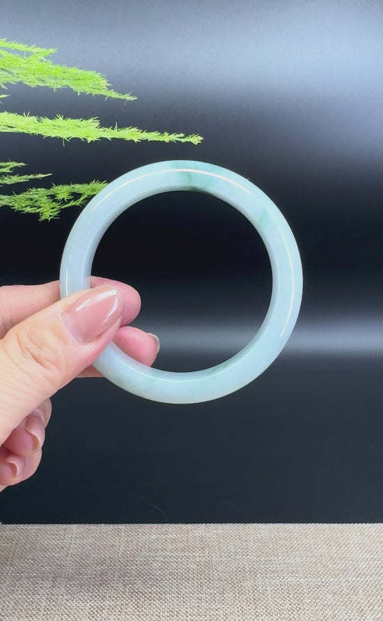 Load and play video in Gallery viewer, Genuine Burmese Green Jade Jadeite Bangle Bracelet ( 54.5mm )
