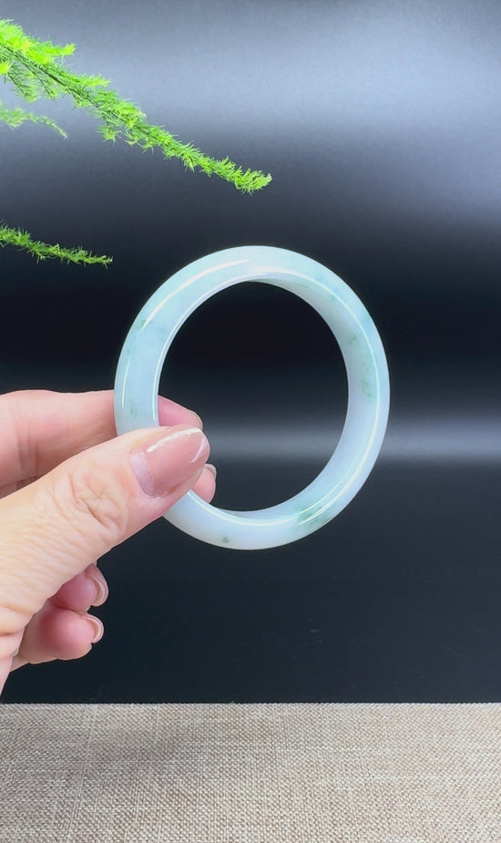 Load and play video in Gallery viewer, Genuine Burmese Green Jade Jadeite Bangle Bracelet ( 56.4mm )
