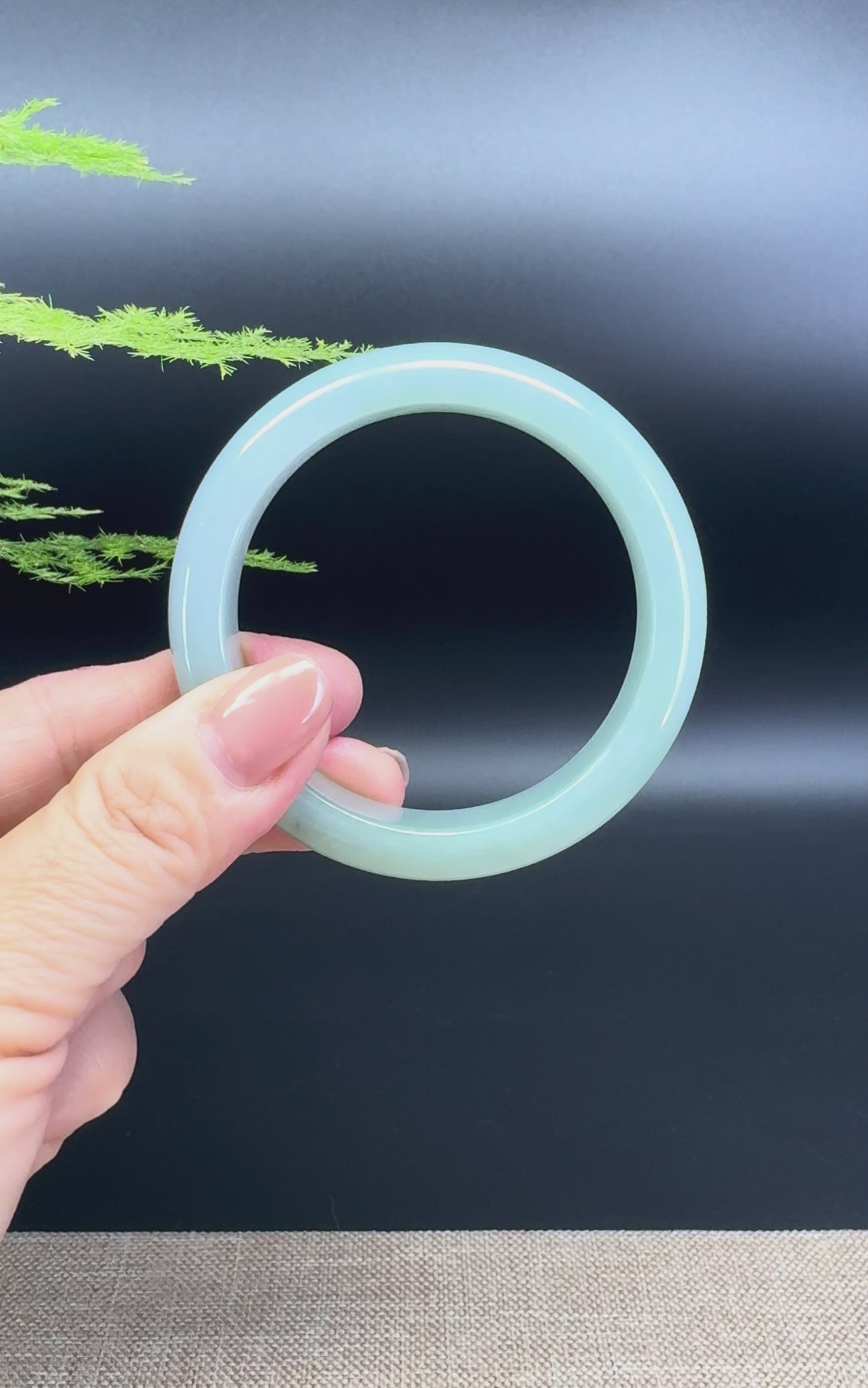 Load and play video in Gallery viewer, Genuine Burmese Green Jade Jadeite Bangle Bracelet ( 53.7mm )
