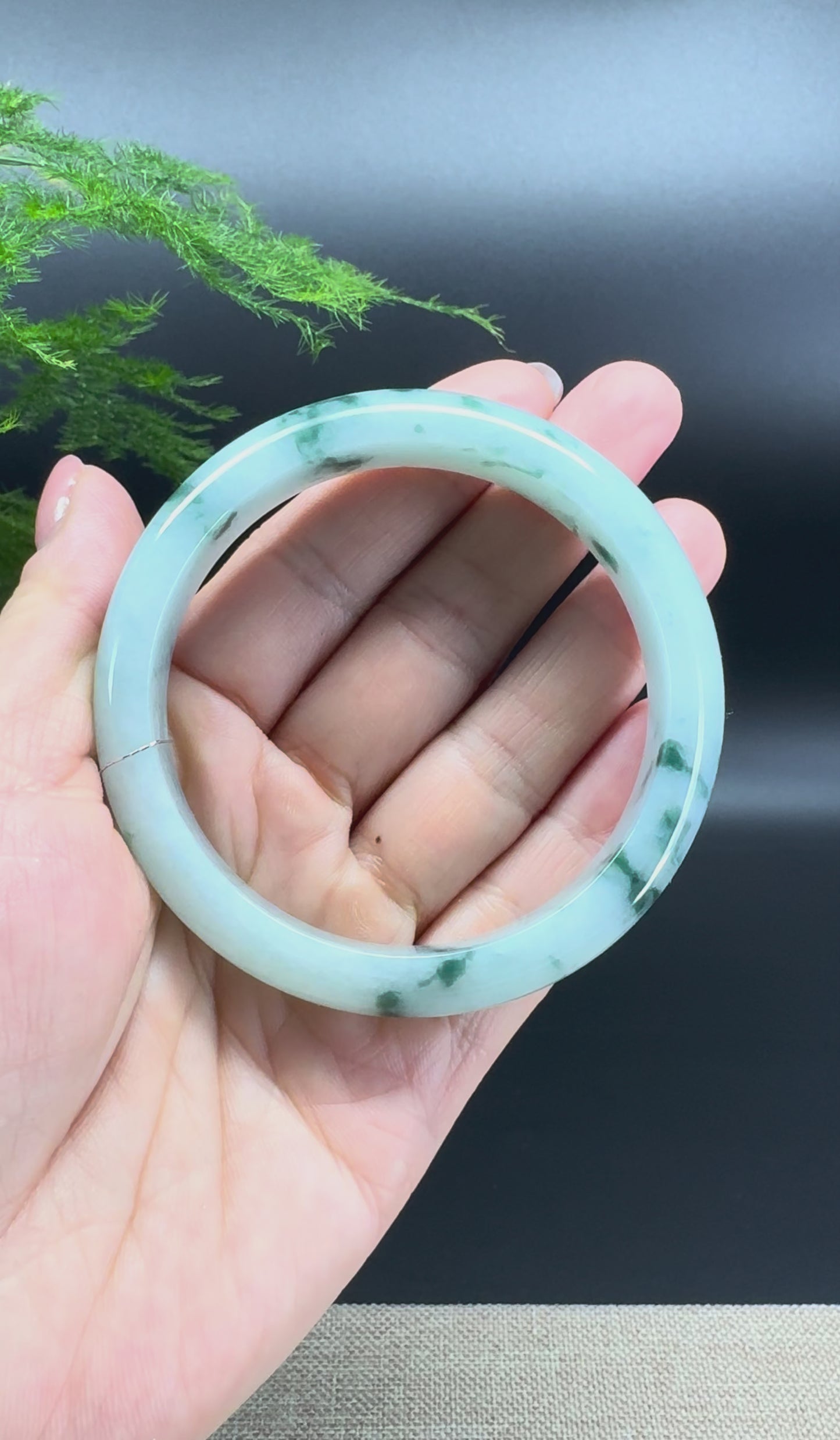Load and play video in Gallery viewer, Genuine Burmese Green Jade Jadeite Bangle Bracelet ( 59.6mm )
