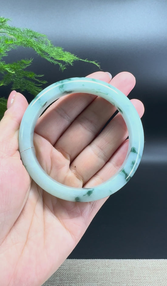 Load and play video in Gallery viewer, Genuine Burmese Green Jade Jadeite Bangle Bracelet ( 59.6mm )
