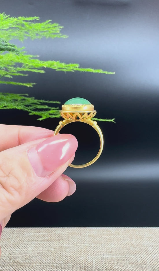 Load and play video in Gallery viewer, RealJade® &amp;quot;Signature Signet&amp;quot; 18K Yellow Gold  Imperial Jadeite Jade Classic Ring
