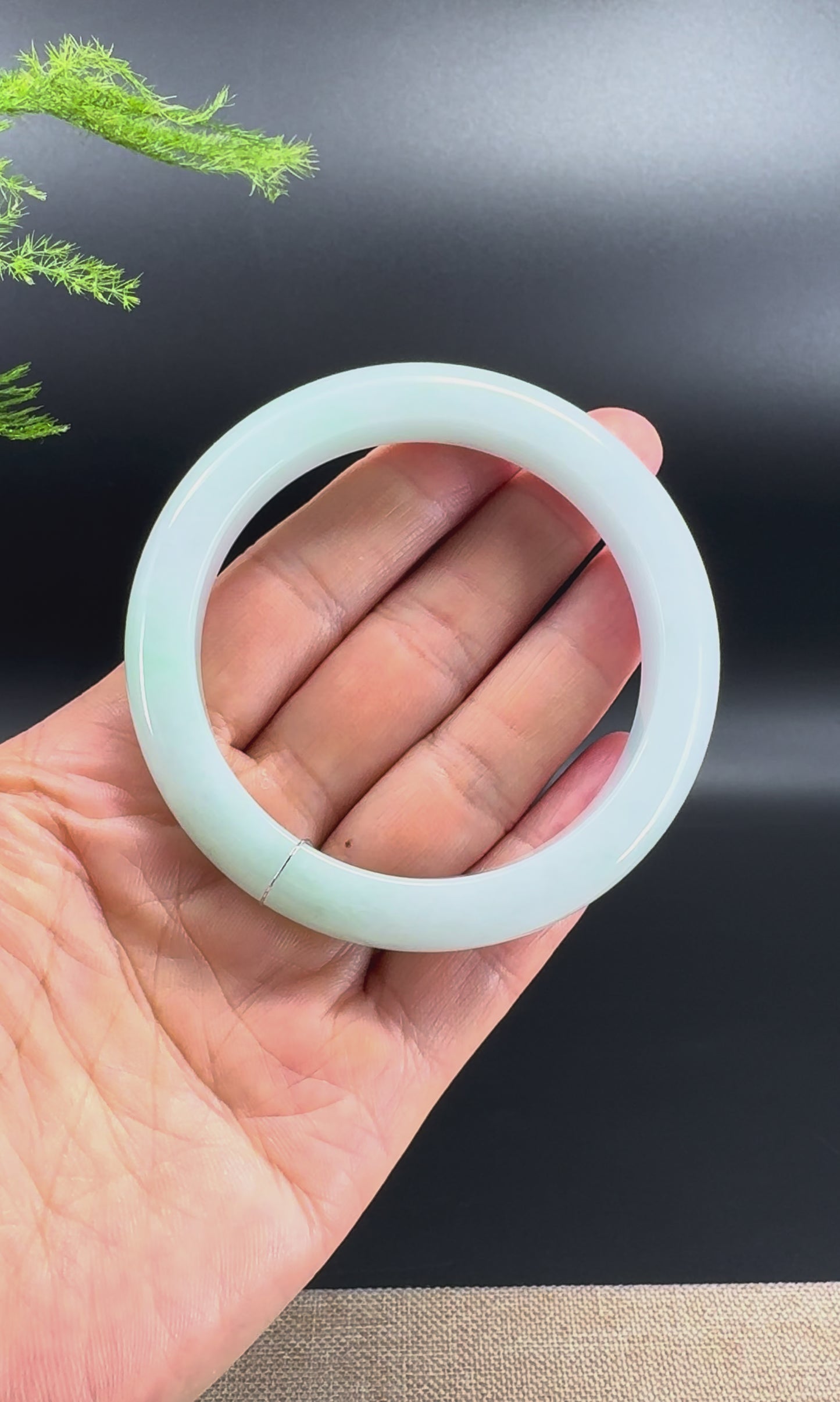 Load and play video in Gallery viewer, Genuine Burmese Apple Green Jade Jadeite Bangle Bracelet ( 57.8mm )
