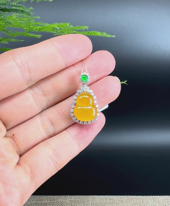 Load and play video in Gallery viewer, RealJade® Co. 18K White Gold Genuine Honey Yellow Jadeite Jade Hu Lu Necklace
