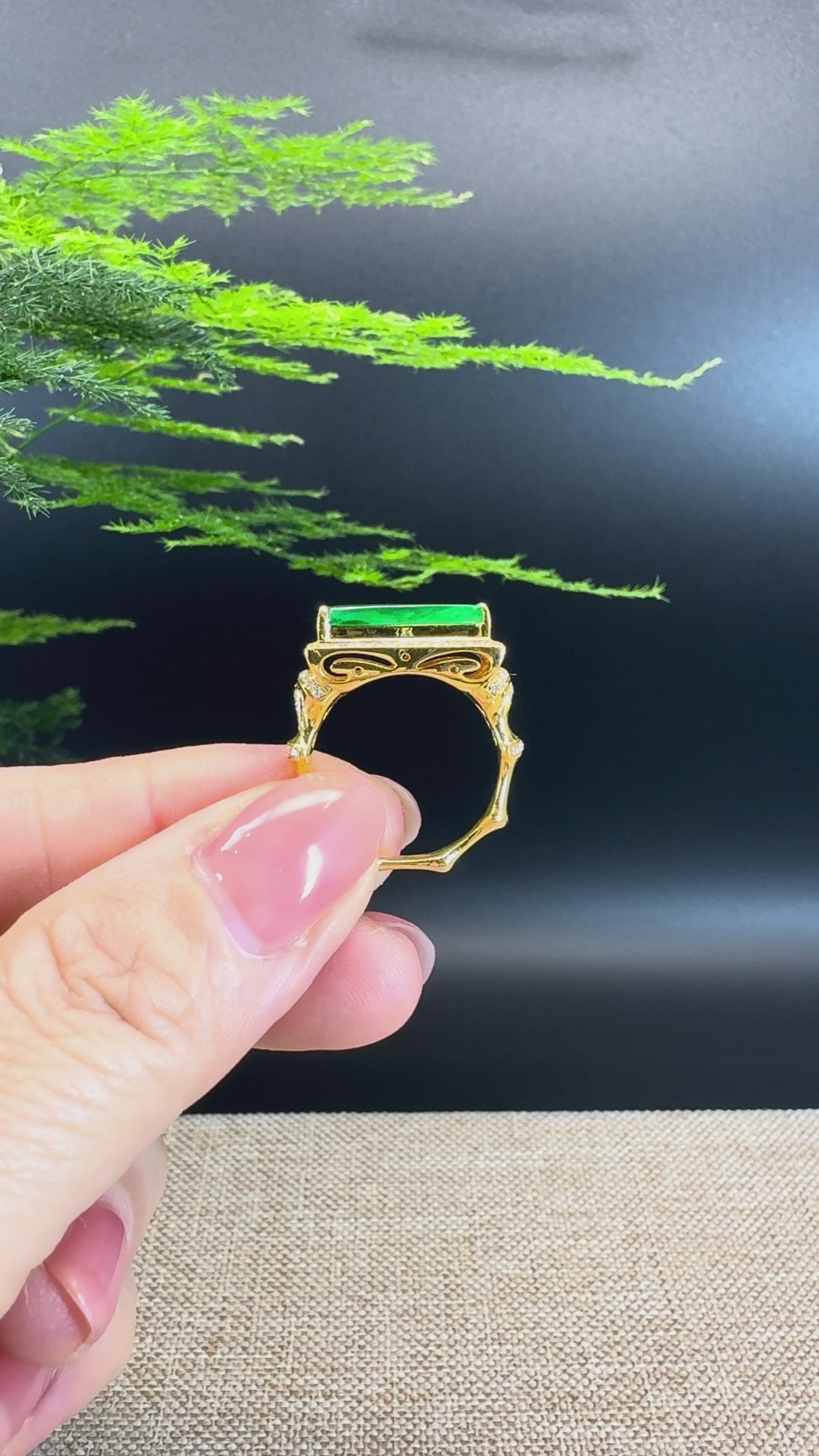 Load and play video in Gallery viewer, RealJade® &amp;quot;Signature Signet&amp;quot; 18K Yellow Gold  Imperial Jadeite Jade Classic Ring
