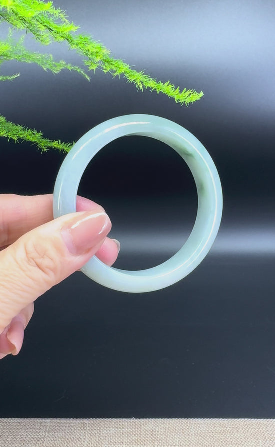 Load and play video in Gallery viewer, Genuine Burmese Green Jade Jadeite Bangle Bracelet ( 55.8mm )
