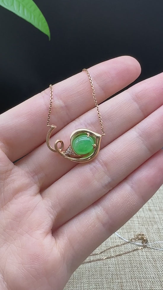Load and play video in Gallery viewer, 18K Rose Gold &amp;quot;Morning Glory&amp;quot; Imperial Jadeite Jade Cabochon Necklace with Diamonds
